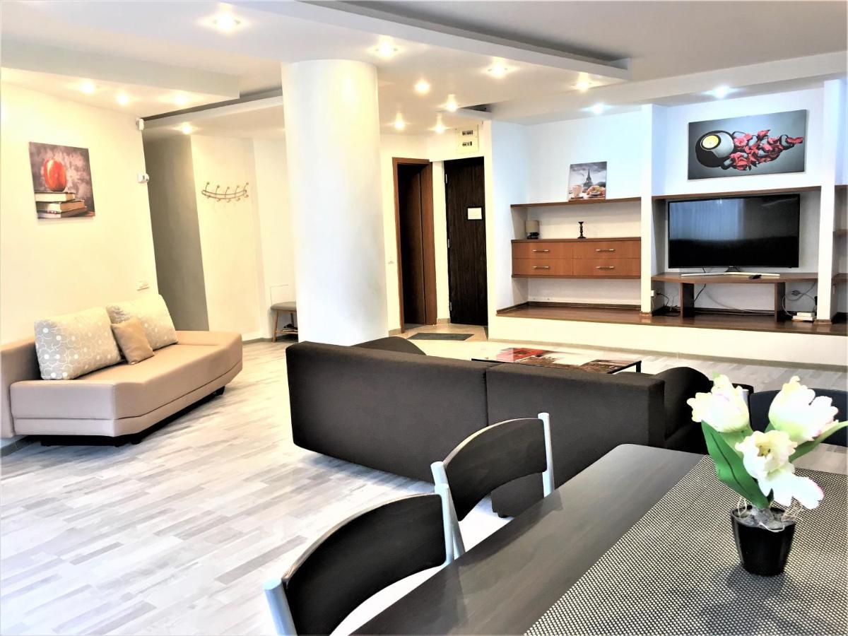 Large Apartment In Ultra-Central Location Brašov Exteriér fotografie