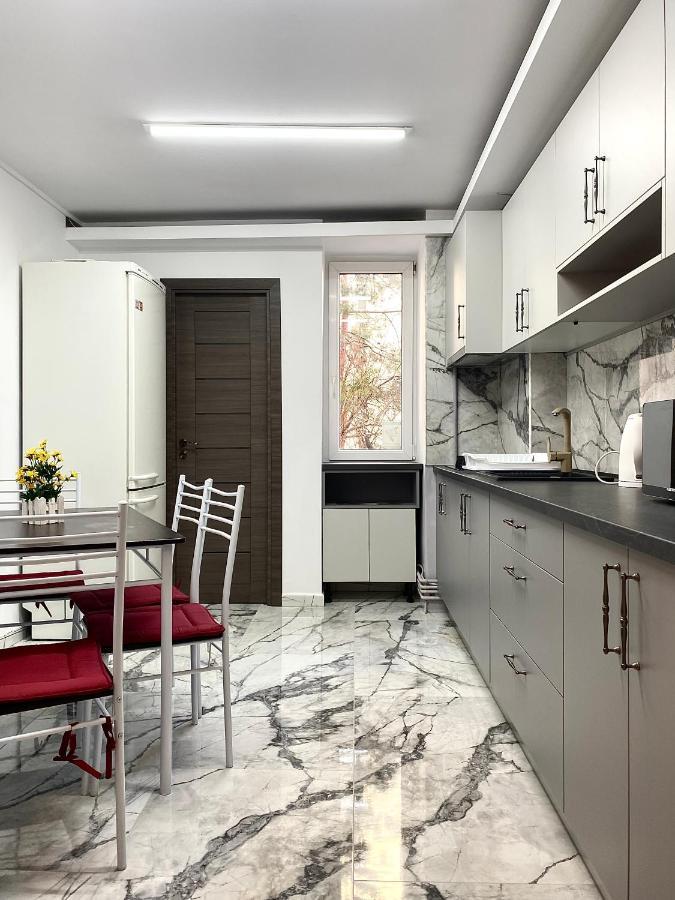 Large Apartment In Ultra-Central Location Brašov Exteriér fotografie