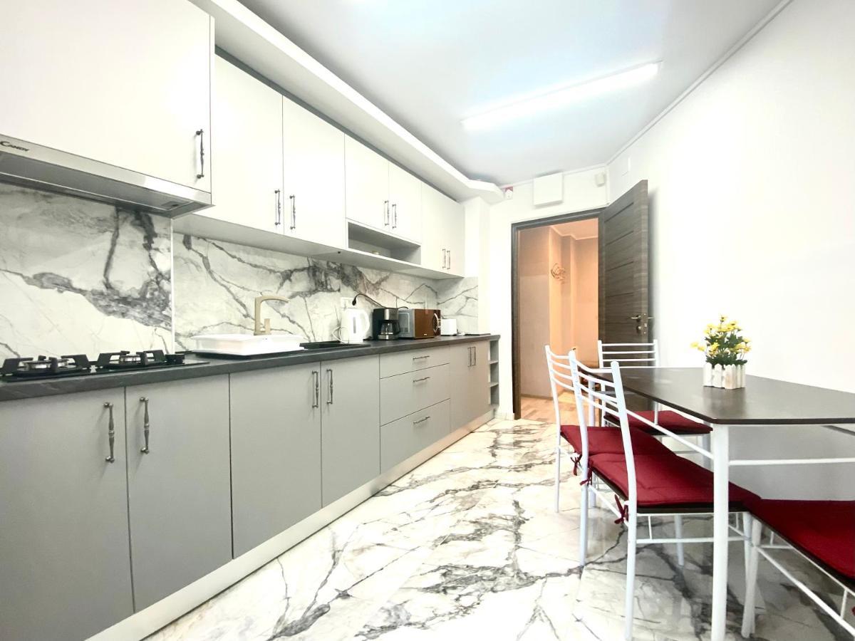 Large Apartment In Ultra-Central Location Brašov Exteriér fotografie